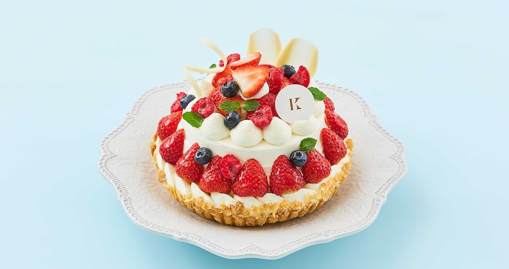 北海道の洋菓子店「きのとや」は5月1日〜5月31日、季節のケーキとして「いちごとベリーのパイタルト」を展開する。スモールサイズが税込み3,456円、ファミリーサイズが税込み4,752円。