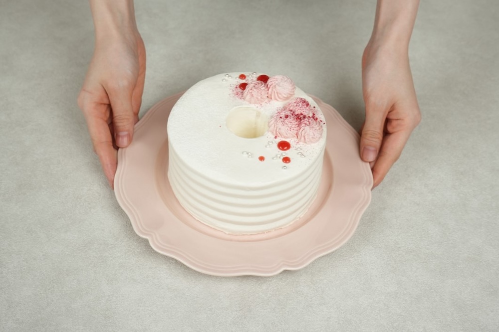 手作りシフォンケーキ専門店「This is CHIFFON CAKE. （ディス イズ シフォンケーキ）」は4月17日〜4月23日、伊勢丹新宿店「本館地下1階 洋菓子売場 トレンドスイーツ」にポップアップストアを出店する。