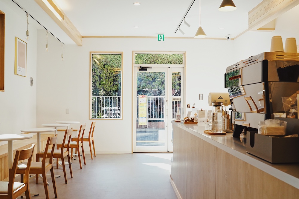 東京都新宿区の中心部に、香港発の「タッセコーヒーロースタリー」がオープンした。
